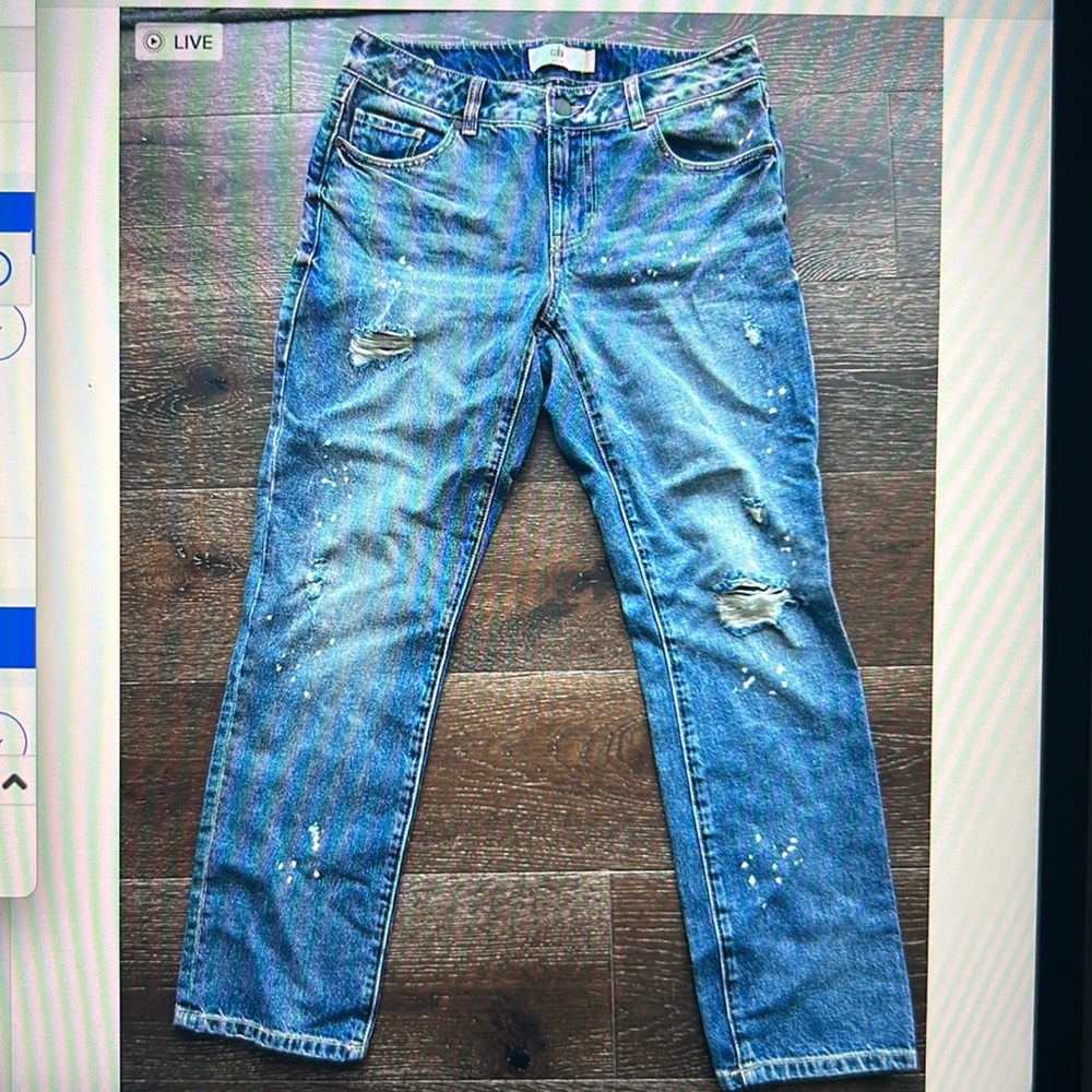 Cabi Women’s boyfriend distressed jeans